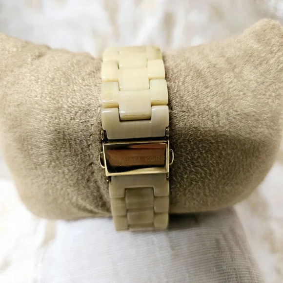 Michael Kors Mother Of Pearl Gold Tone Stainless Steel Horn Resin Jet Set MK5039 - Picture 8 of 13